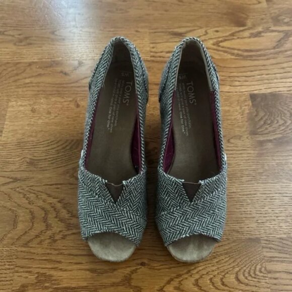 TOMS Wedge Pump Sandal Shoe Women 5 Tan Heels Open Toe Brown Gold Tweed Cork - Picture 2 of 6